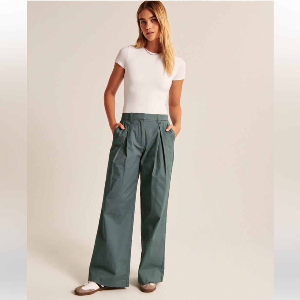 NWOT A&F Twill Pleated Ultra Wide Leg Pant in green